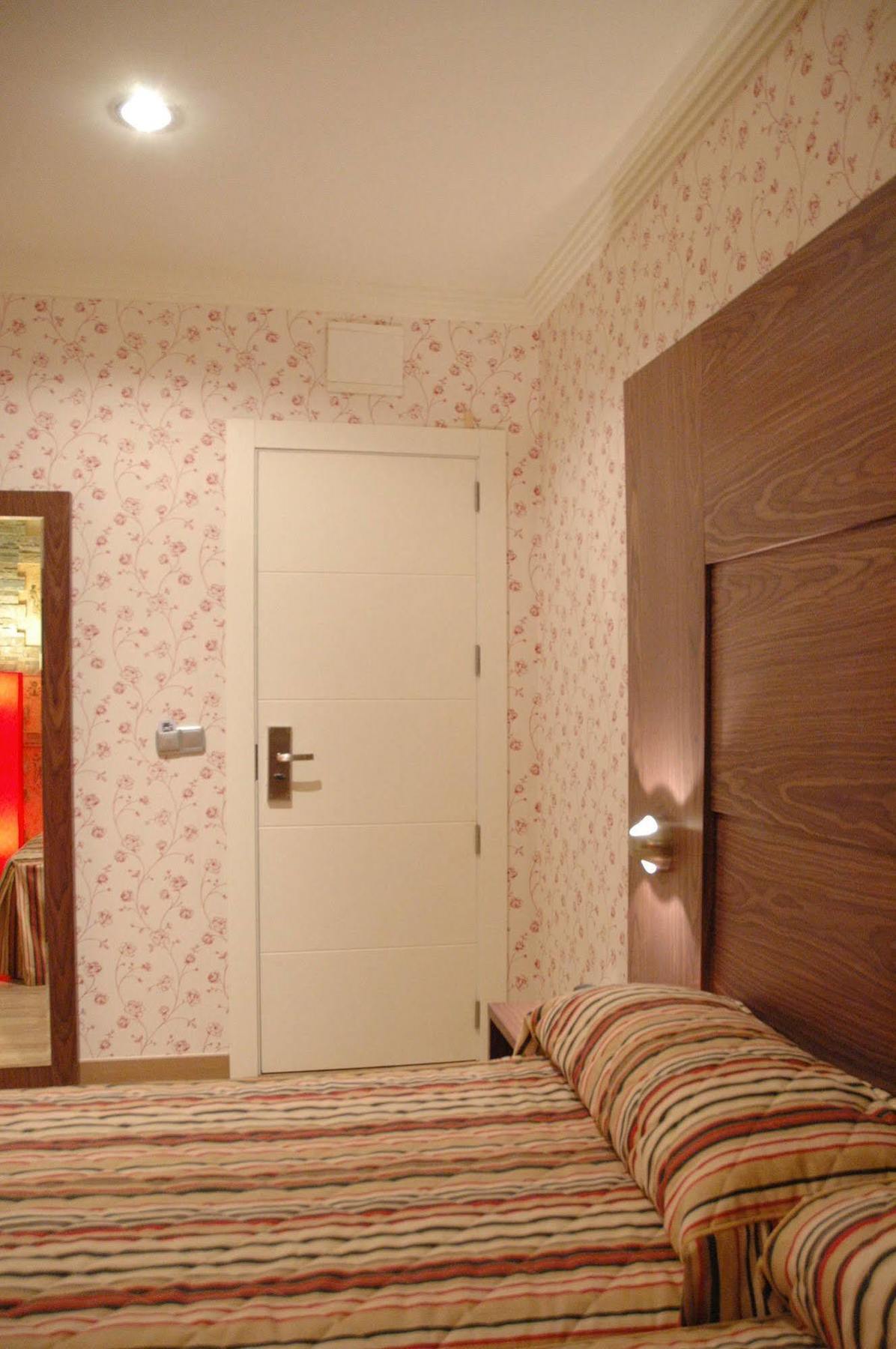 Hotel Ideal Вильярробледо Экстерьер фото