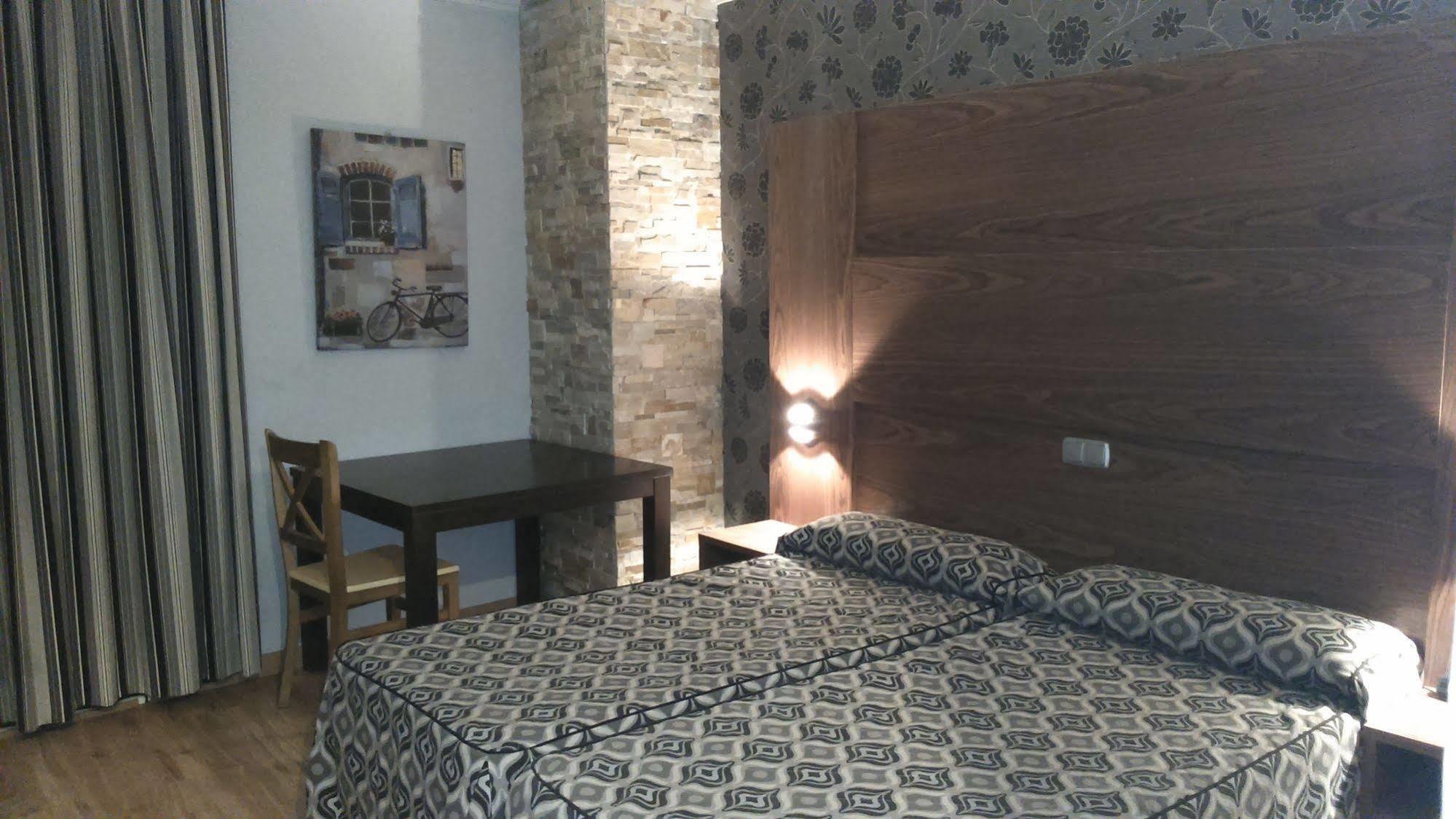 Hotel Ideal Вильярробледо Экстерьер фото