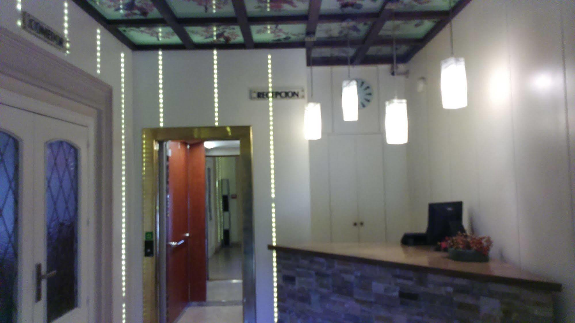 Hotel Ideal Вильярробледо Экстерьер фото