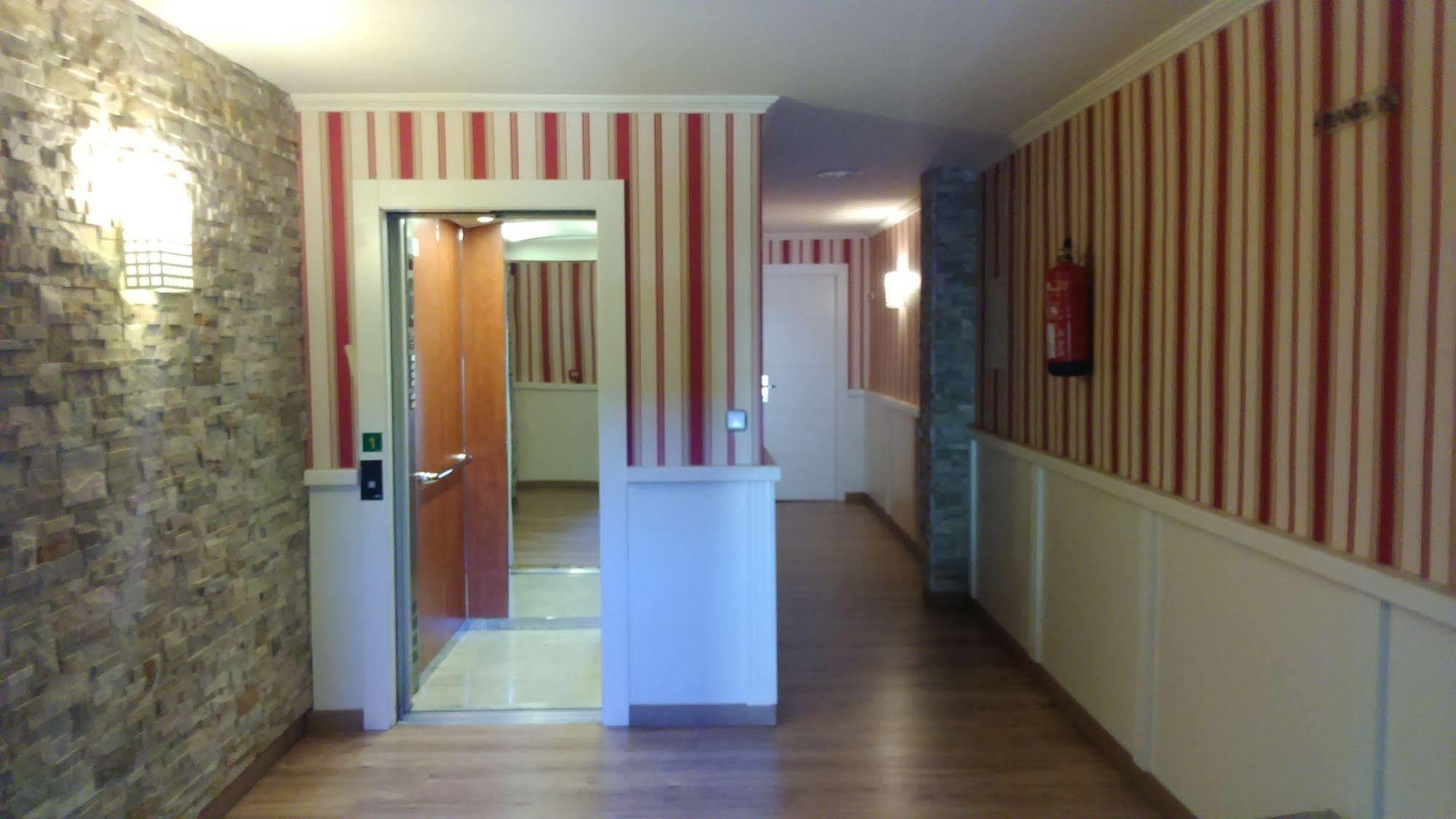 Hotel Ideal Вильярробледо Экстерьер фото